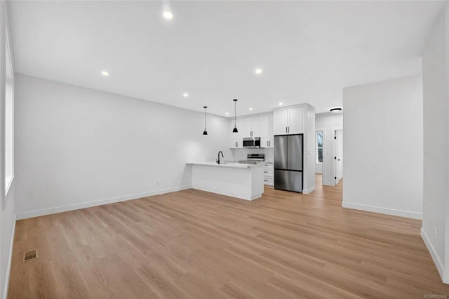 3 of 36 - 122 Plante Cres A, Lake Cowichan, BC