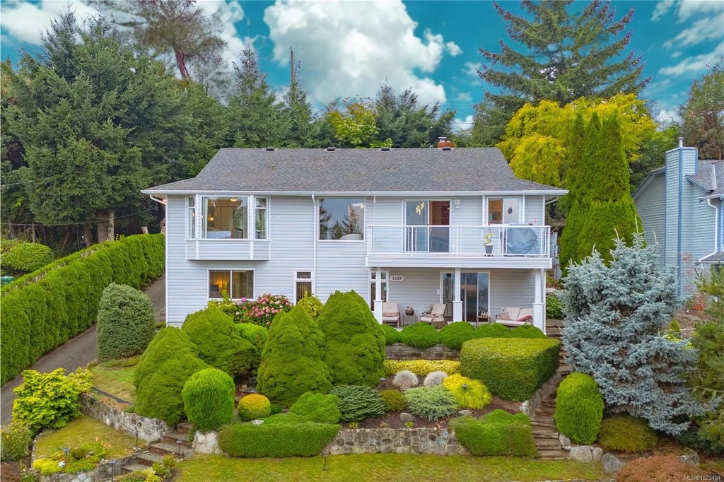 1089 College Dr, Nanaimo