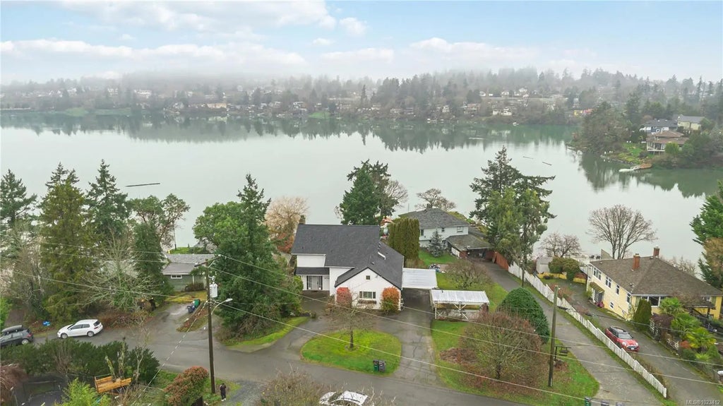 956 Westing Rd, Saanich