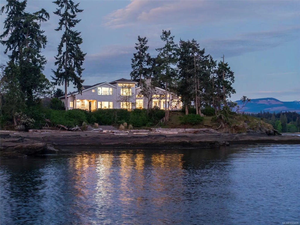 1341 Madrona Dr, Nanoose Bay