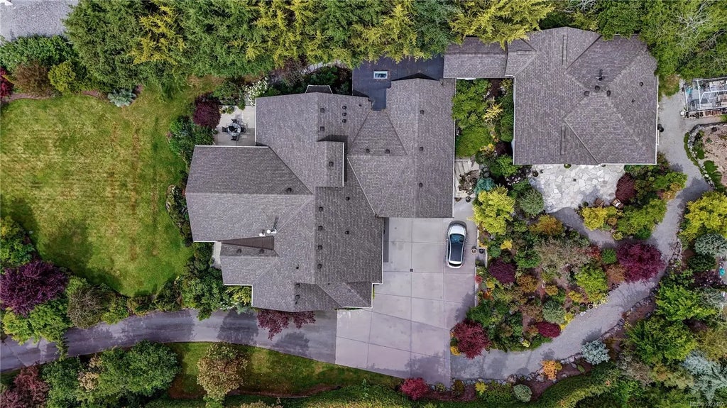 11333 Chalet Rd, North Saanich