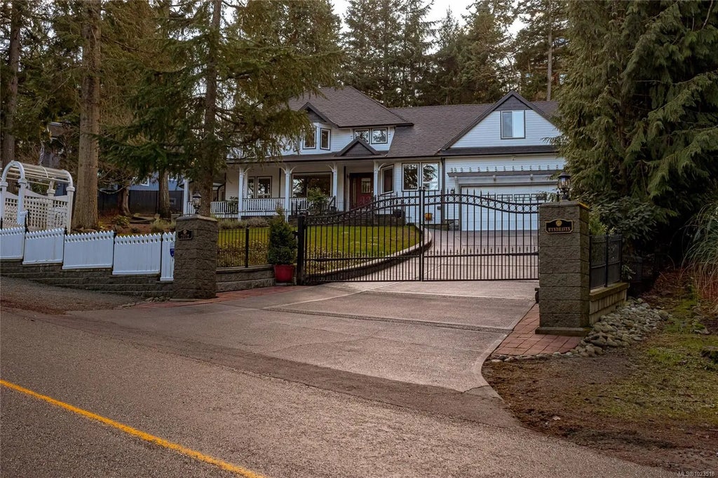 7072 Willis Point Rd, Central Saanich