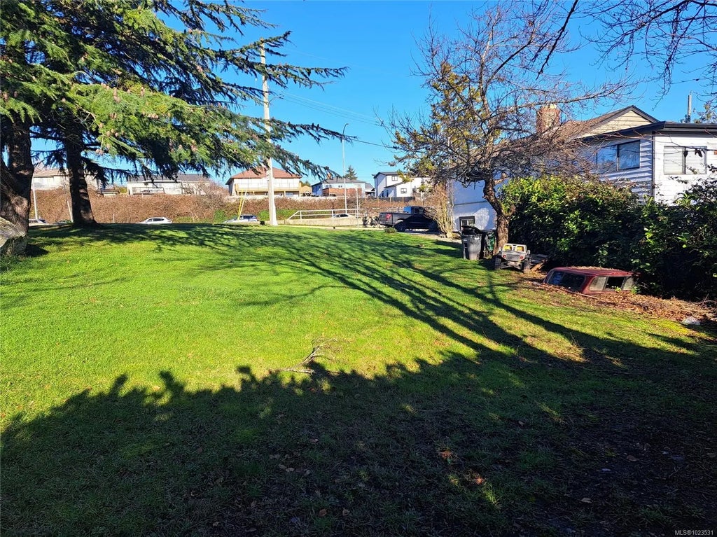 275 Battleford Ave, Saanich