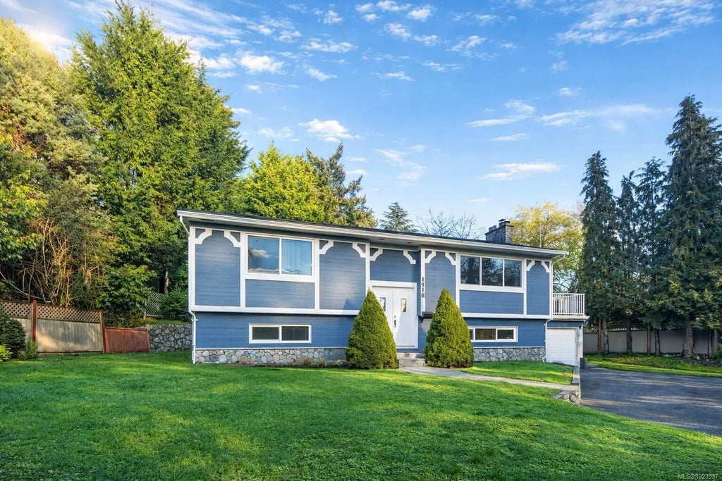 1418 Mckenzie Ave, Saanich