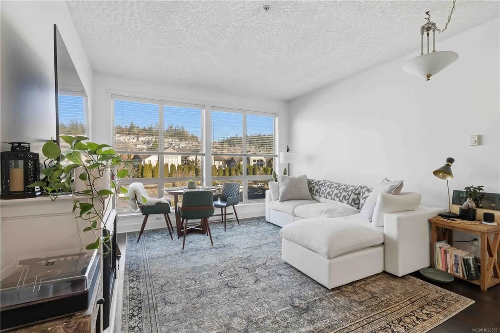 627 Brookside Rd 303, Colwood