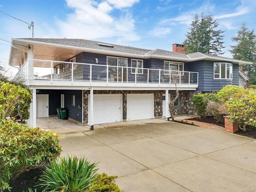 1873 San Juan Ave, Saanich