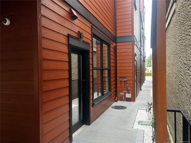 2 of 7 - 230 Second Ave W 3, Qualicum Beach, BC