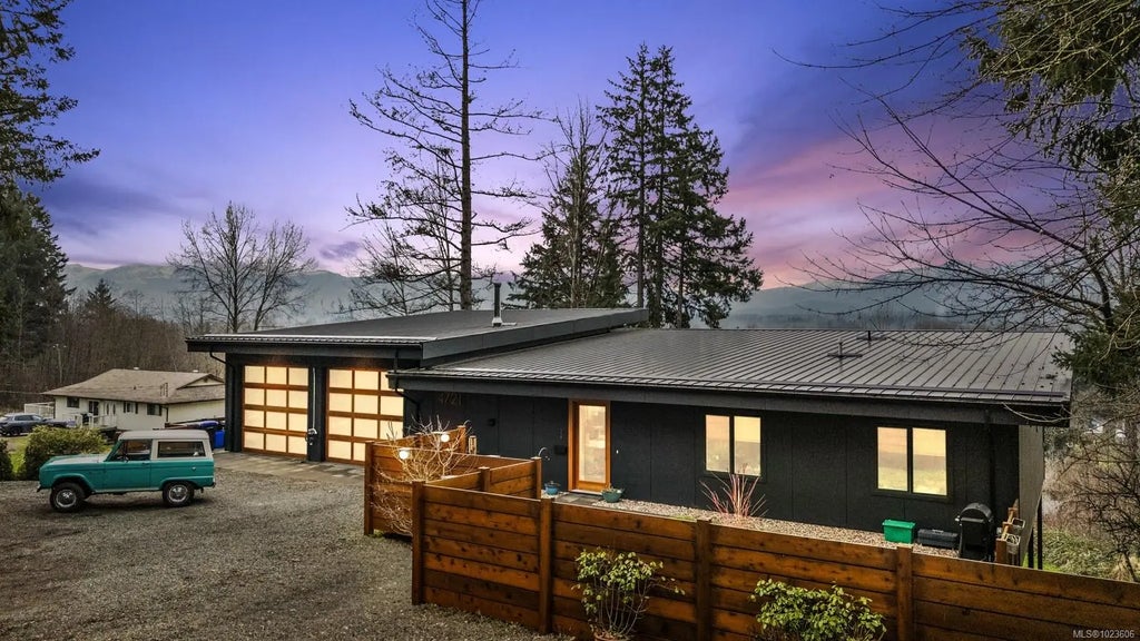 4721 Island Hwy, Courtenay