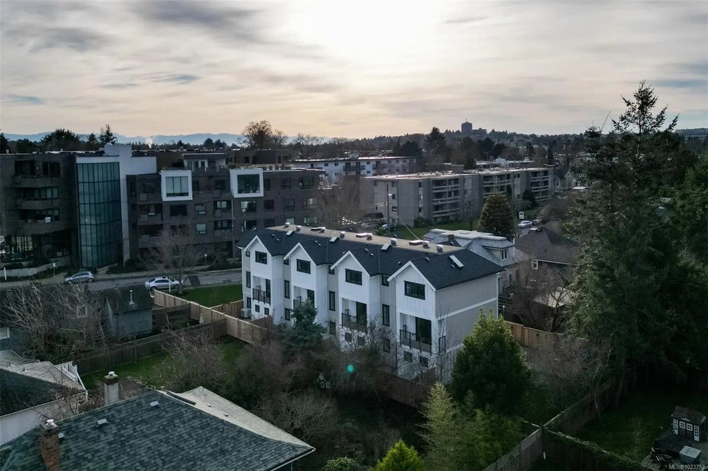 2268 Bowker Ave 3, Oak Bay