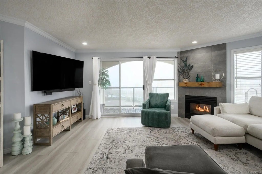 220 Island Hwy W 303, Parksville