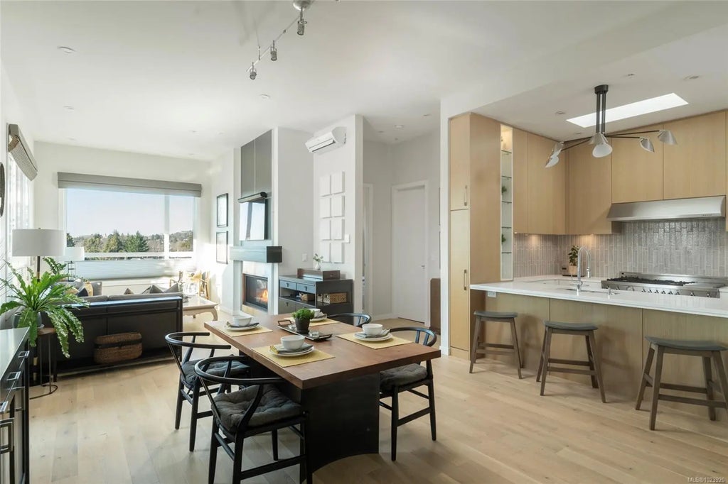 2285 Bowker Ave Ph5, Oak Bay