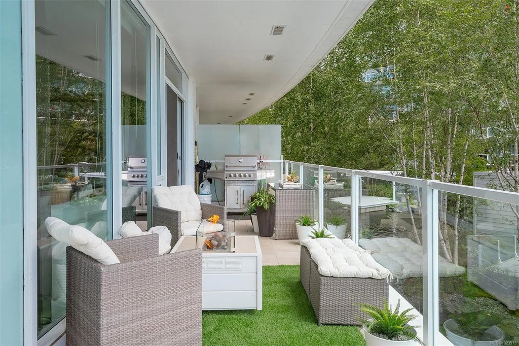 68 Songhees Rd 216, Victoria