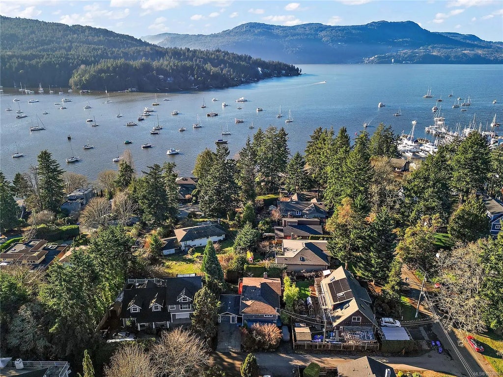 869 Clarke Rd 5, Central Saanich