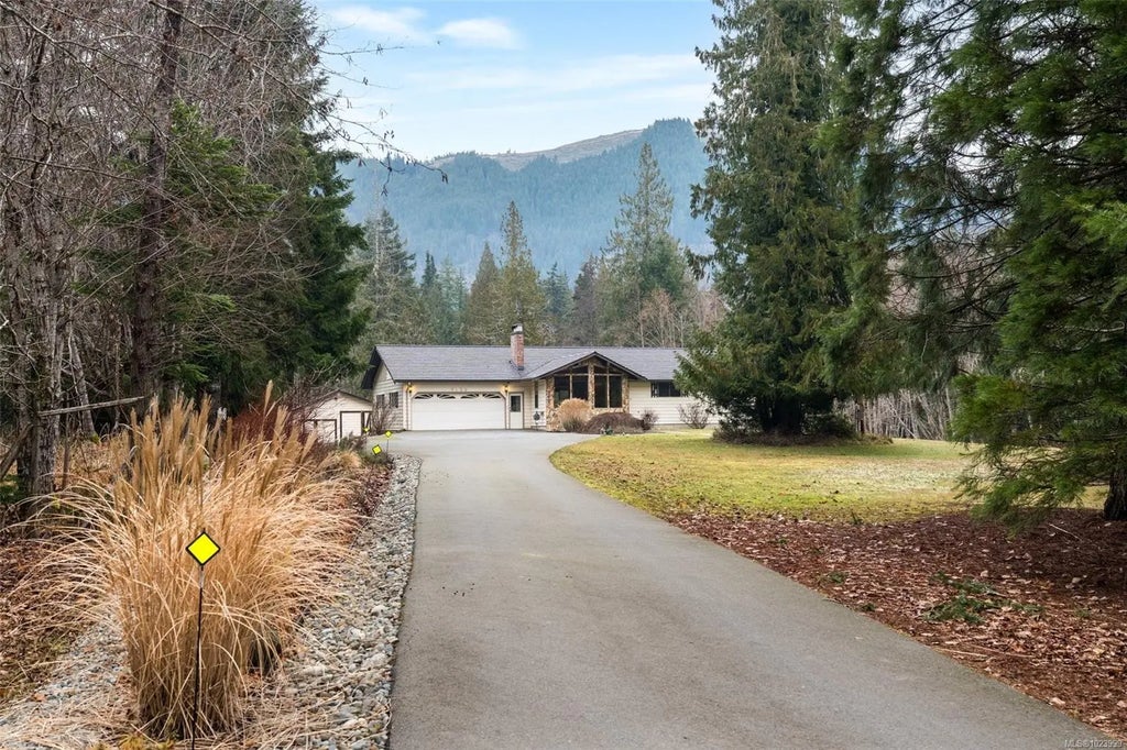 8335 Youbou Rd, Lake Cowichan