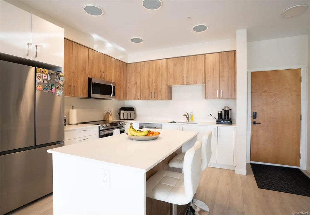 842 Orono Ave 403, Langford