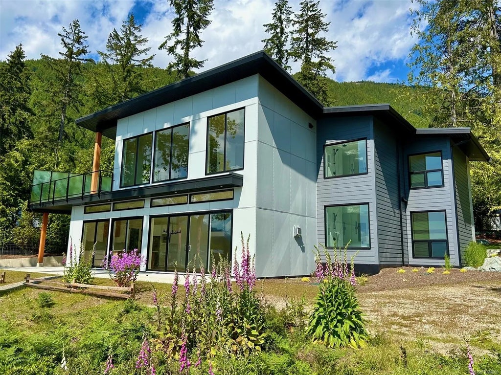 8394 Sa-seen-os Rd, Youbou