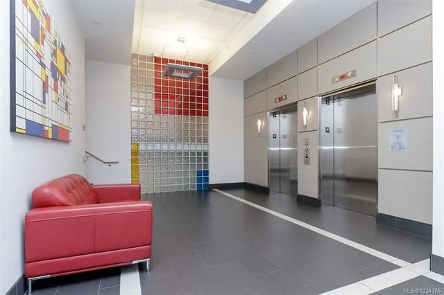 3 of 20 - 1090 Johnson St 807, Victoria, BC