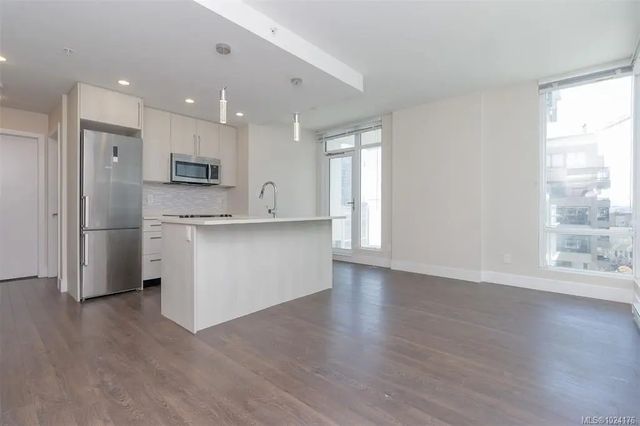 4 of 20 - 1090 Johnson St 807, Victoria, BC