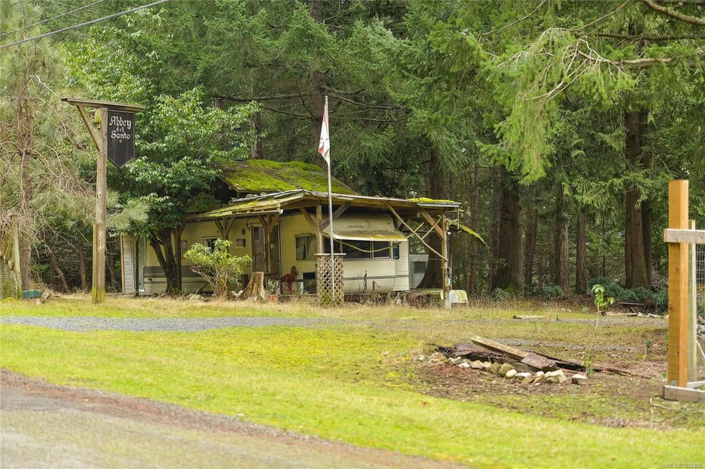 416 Wood Dale Dr, Mayne Island