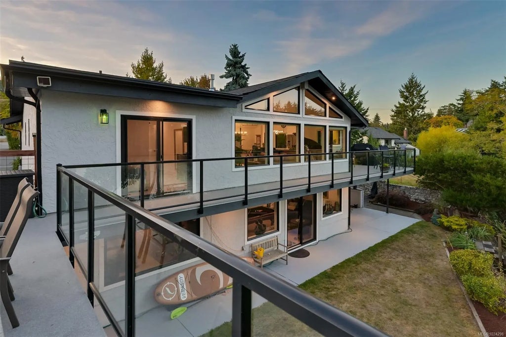 8 Woodville Pl, View Royal