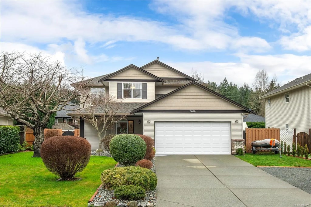 2010 College Dr, Campbell River