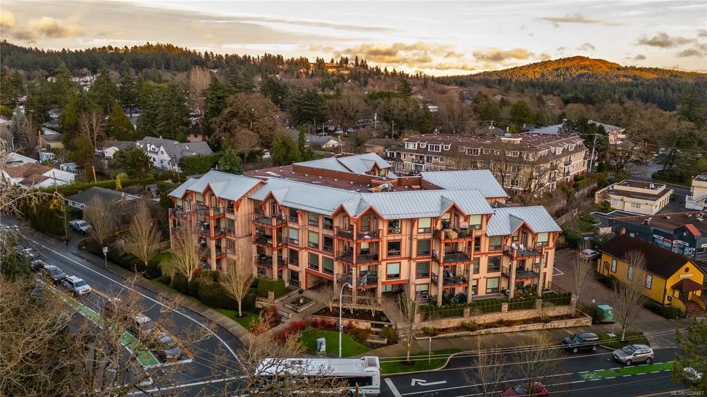 4529 West Saanich Rd 103, Saanich