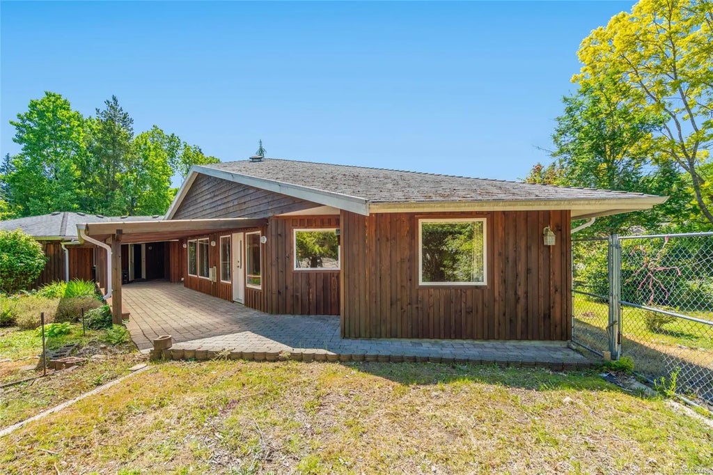 321 Mill Rd, Qualicum Beach