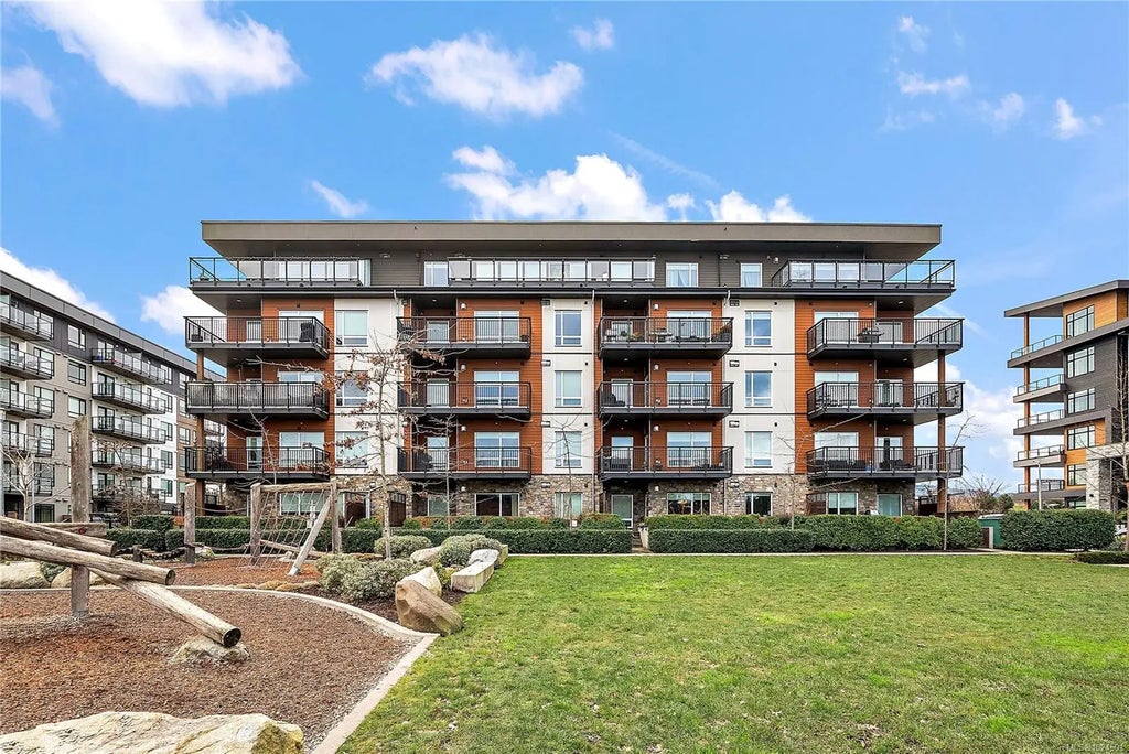 2500 Hackett Cres 402, Central Saanich