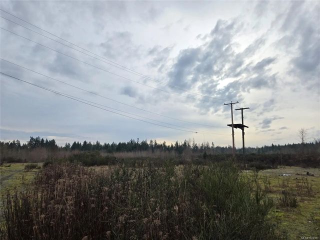 4 of 7 - 4040 Comox Logging Rd, Courtenay, BC
