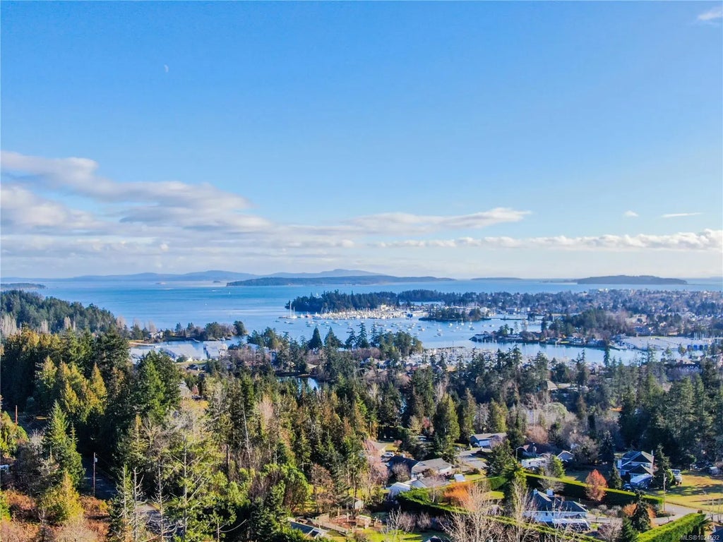 10880 Greenpark Dr, North Saanich