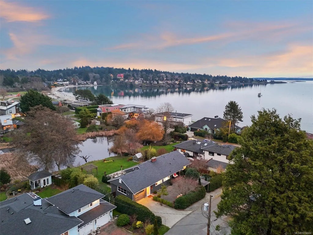 3752 Waring Pl, Saanich