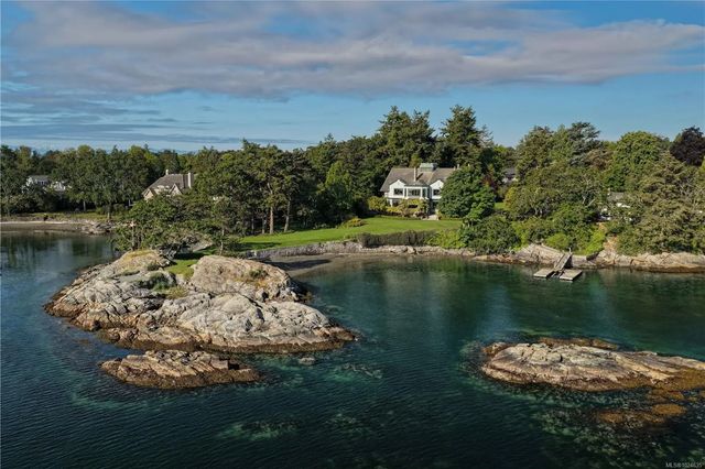 2 of 99 - 3175 Beach Dr, Oak Bay, BC