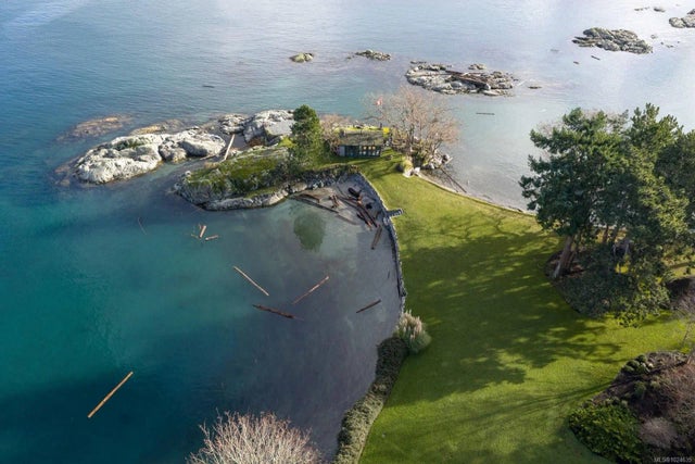 3 of 98 - 3175 Beach Dr, Oak Bay, BC