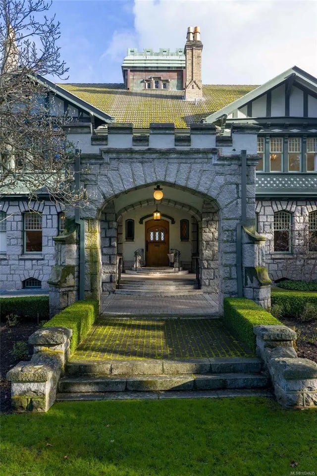 4 of 98 - 3175 Beach Dr, Oak Bay, BC