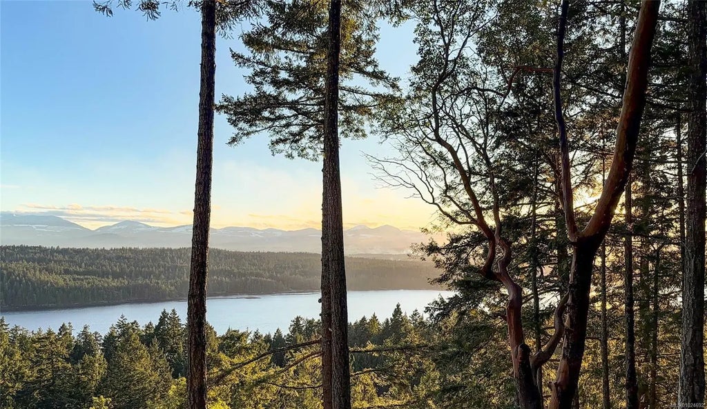 1095 Coats Dr, Gabriola Island