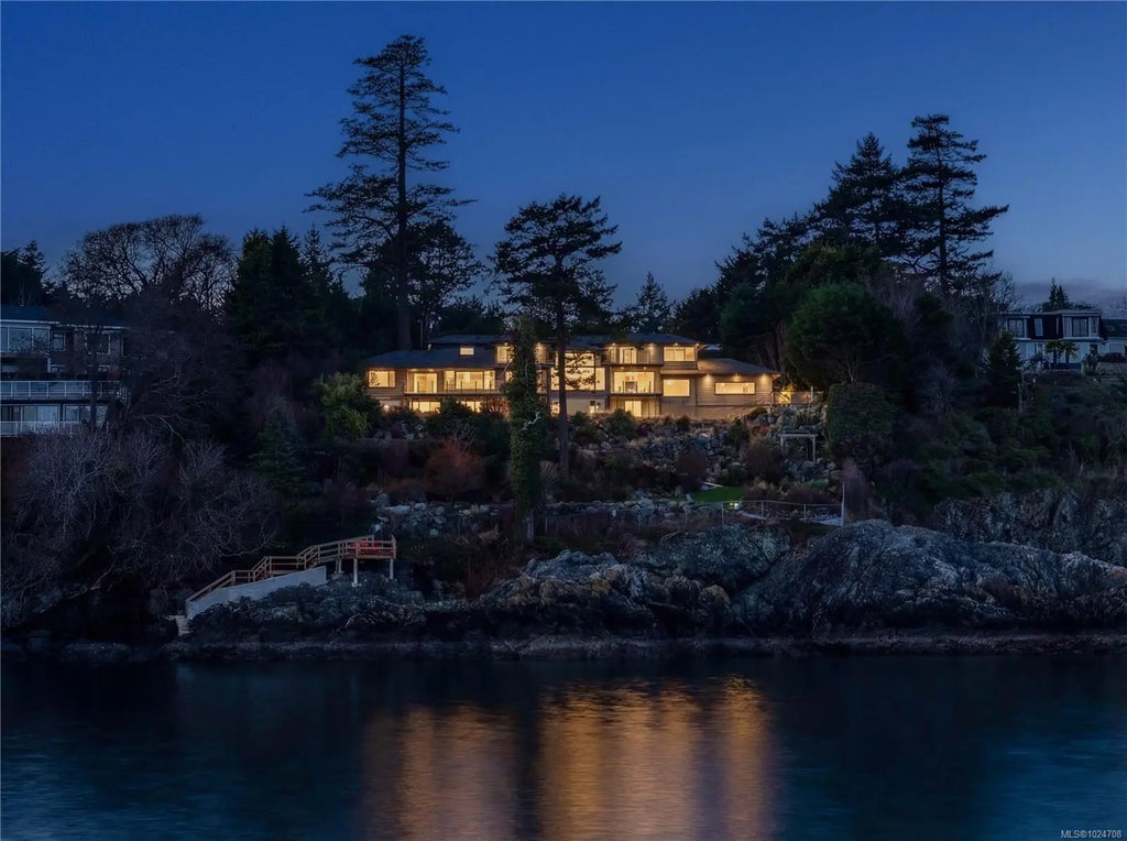 4325 Gordon Head Rd, Saanich