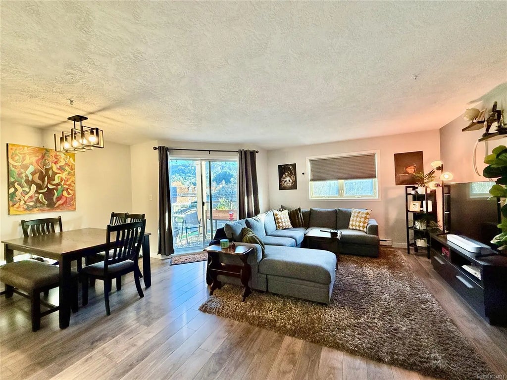 1694 Cedar Hill Cross Rd 302, Saanich