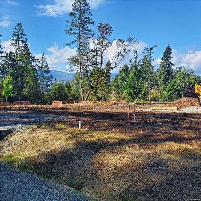 2 of 10 - 10650 Derrick Rd, North Saanich, BC