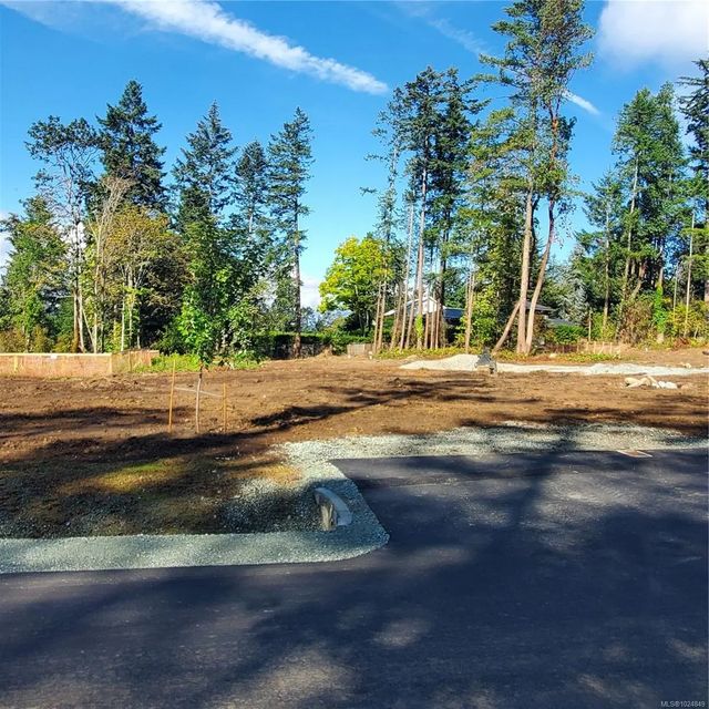 4 of 10 - 10650 Derrick Rd, North Saanich, BC