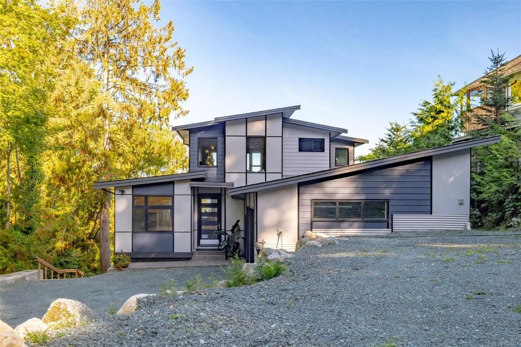 10333 Chemainus Rd, Saltair