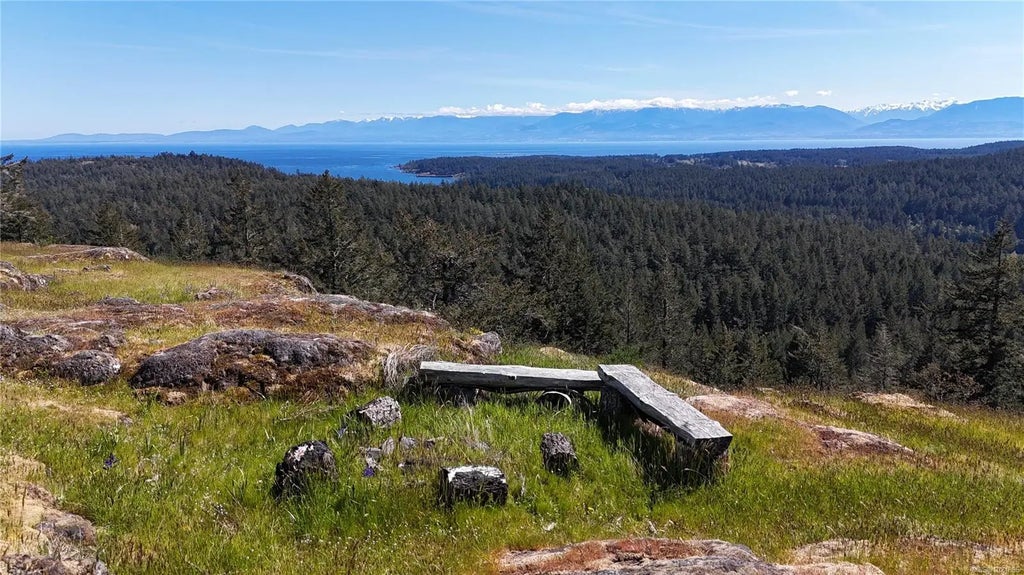 830 Montreul Hts, Metchosin