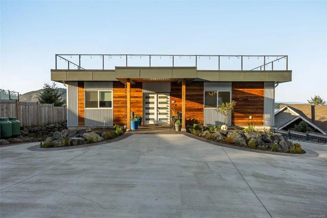 8578 Rumming Rd, Lantzville