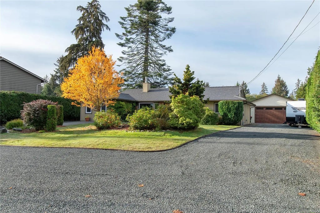 3879 Wavecrest Rd, Campbell River