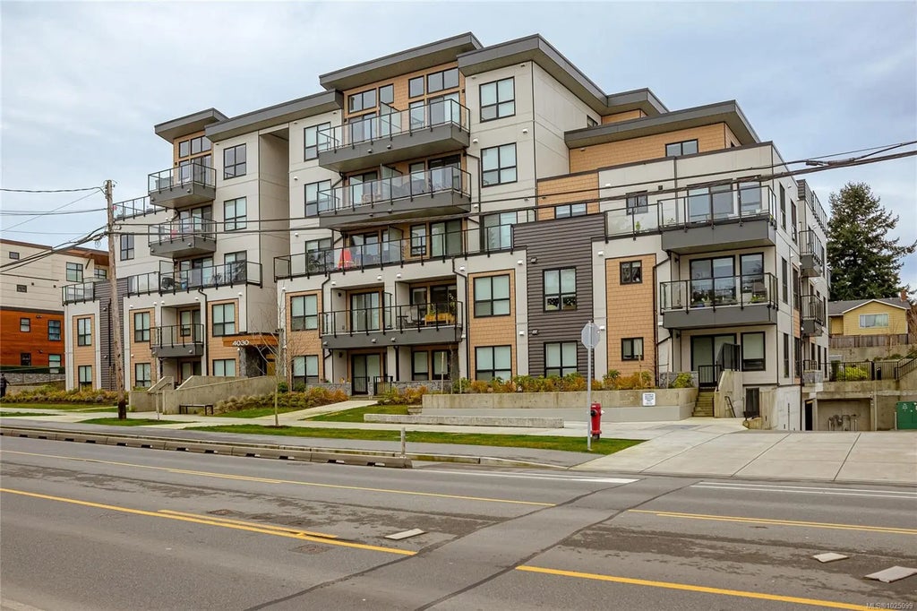 4030 Shelbourne St 203, Saanich