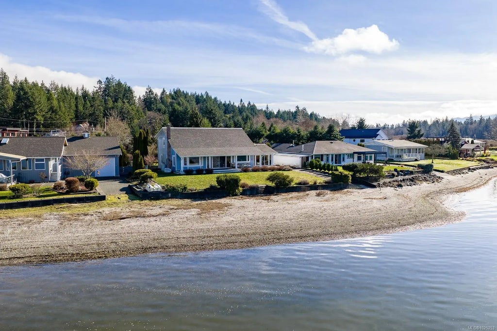 7600 Tozer Rd, Fanny Bay