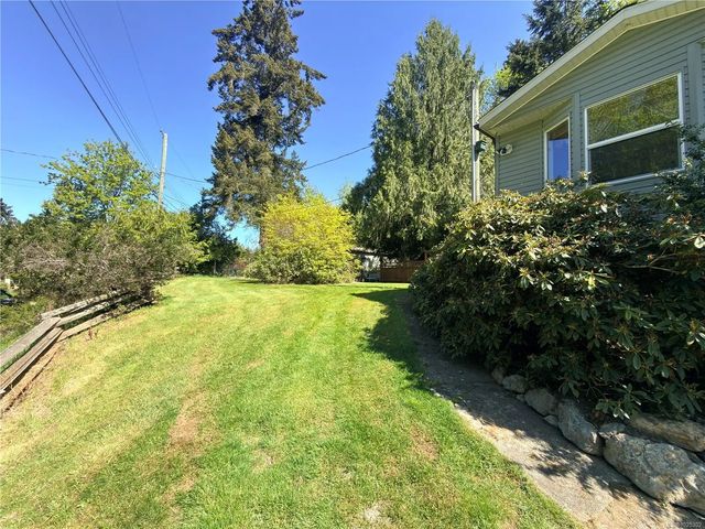 5 of 35 - 822 Miller Rd, Parksville, BC