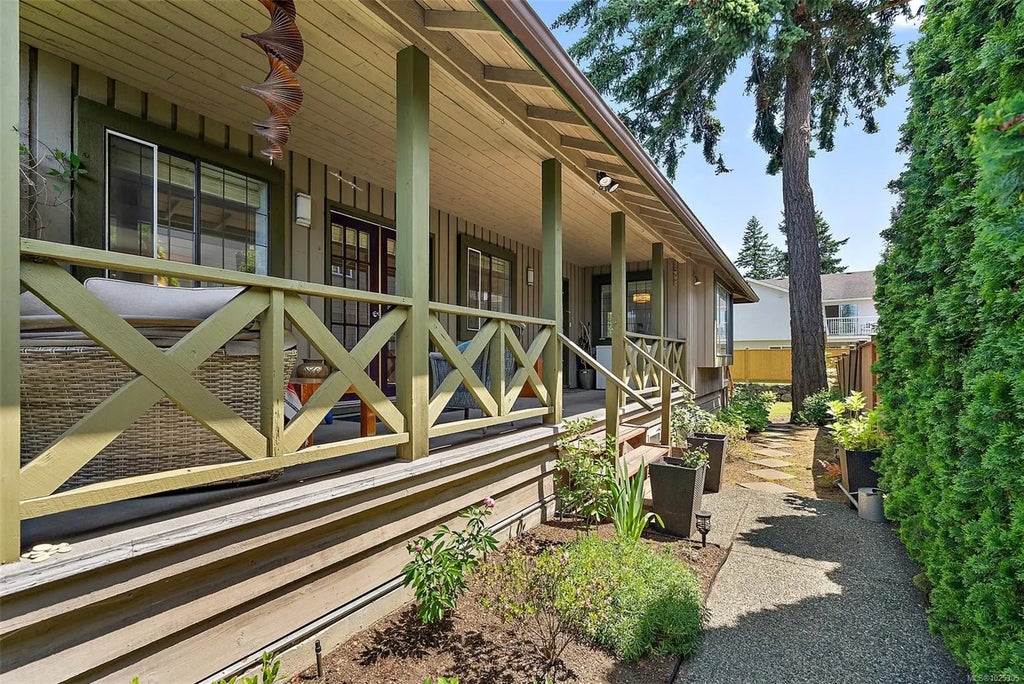 110 Jedburgh Pl, View Royal