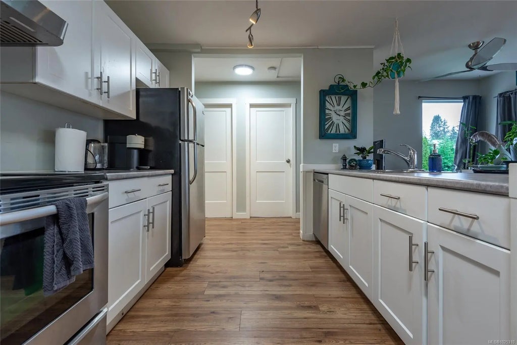 1111 Edgett Rd 404, Courtenay