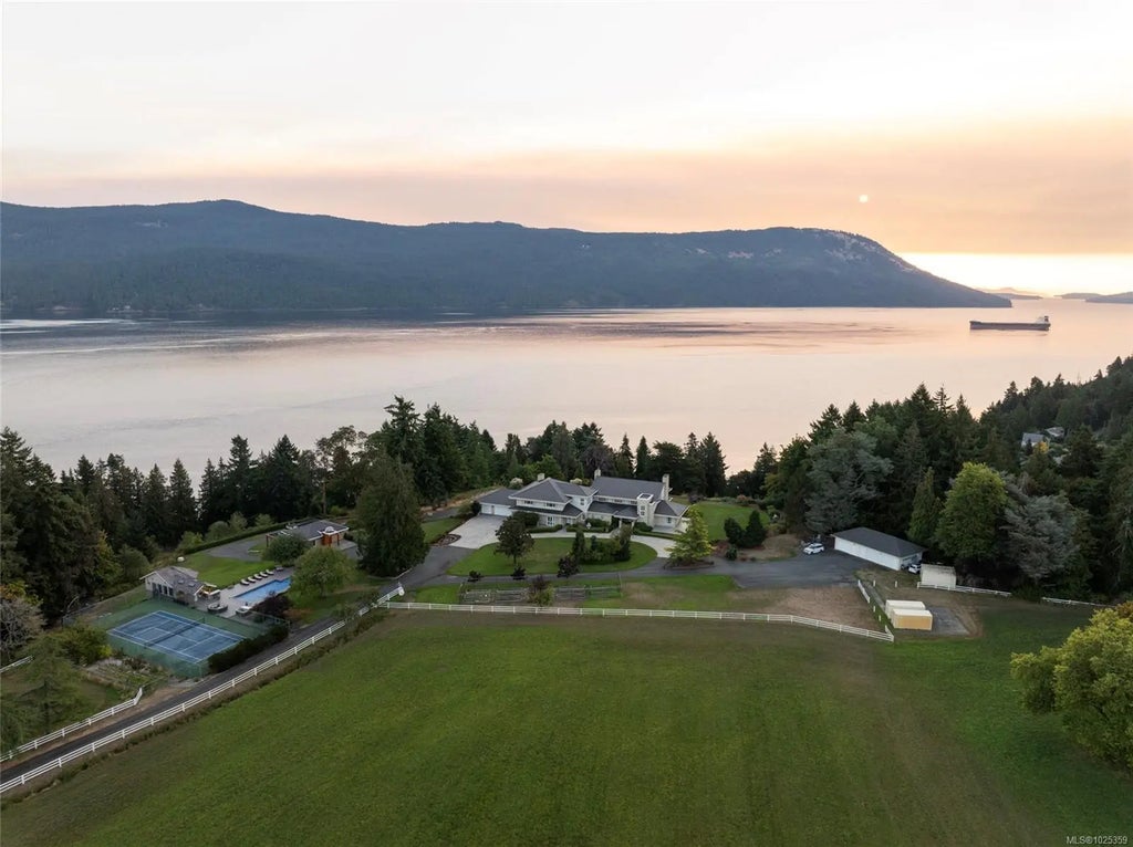 1257 Cherry Point Rd, Cowichan Bay