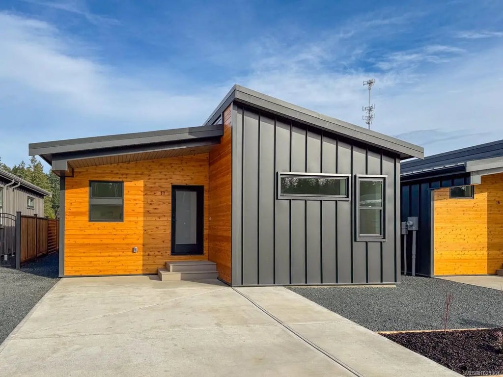 3025 Royston Rd 17, Cumberland